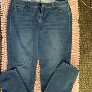 Straight pant legging jean.